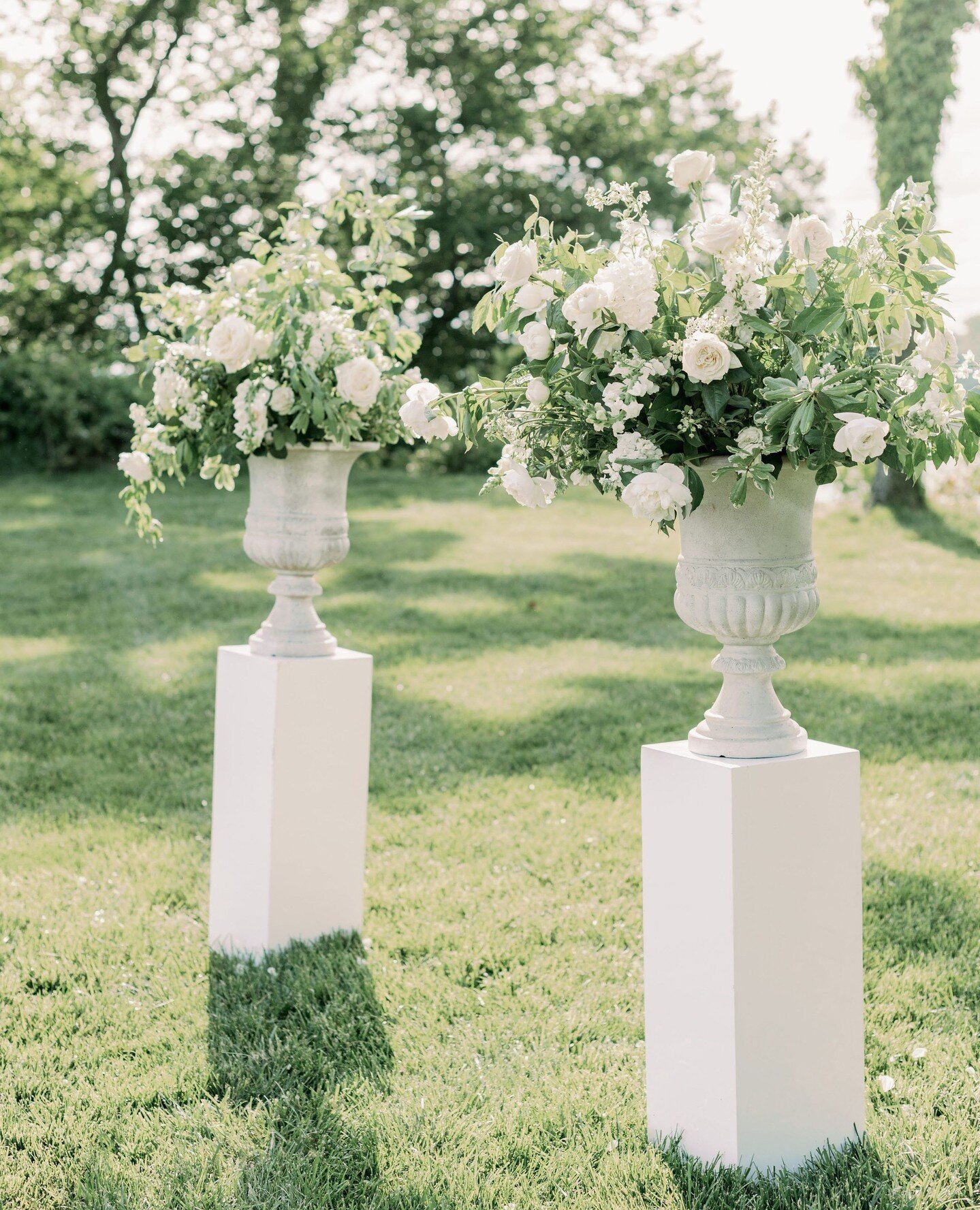 scenes from c+j's spring ceremony ✨️⁠
// 📷: @rebeccasigetyphotography⁠
. ⁠
. ⁠
. ⁠
venue: @uppershirley / @uppershirleyweddings⁠
florals: @petalsandtwigsrva⁠
rentals: @paisleyandjade⁠
#luxurywedding #luxuryweddingplanner #weddingdesigner #weddingpla