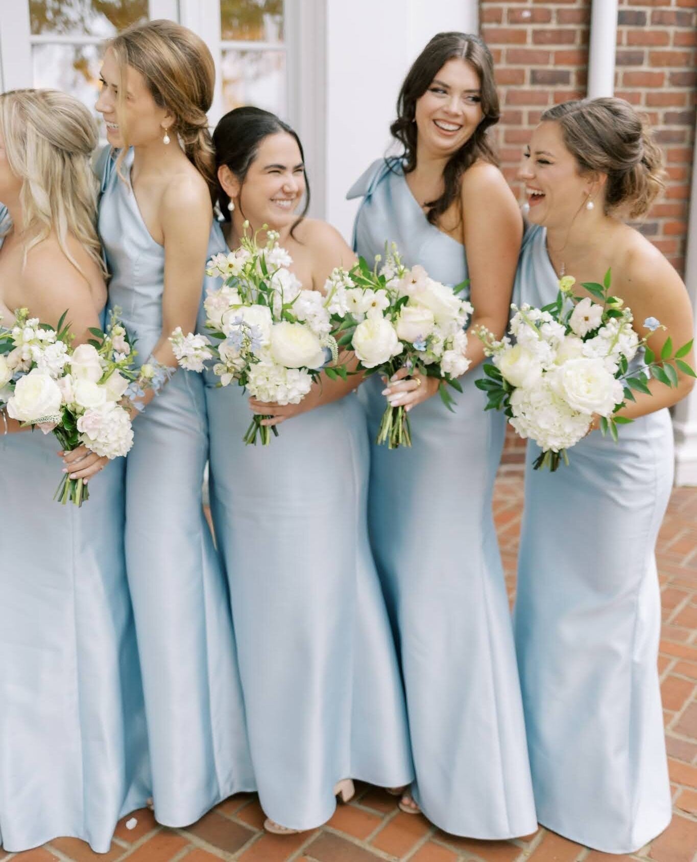 something blue ⁠💙⁠
// 📷: @ashleyeaglesonphotography⁠
. ⁠
. ⁠
. ⁠
venue: @the_ccv⁠
florals: @petalsandtwigsrva⁠
#luxurywedding #luxuryweddingplanner #weddingdesigner #weddingplanner #richmondwedding #charlottesvillewedding #virginiawedding #virginia