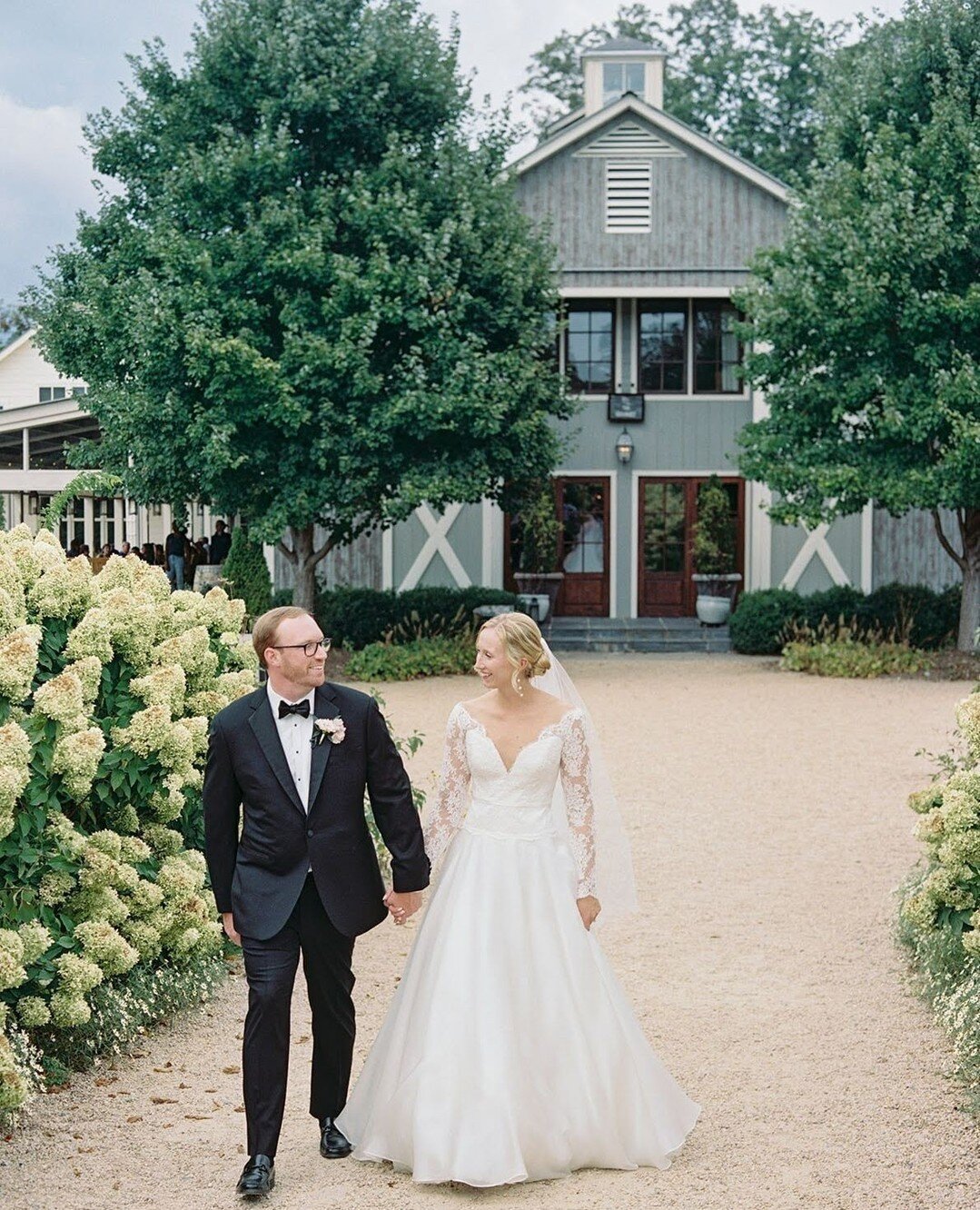 portraits on the hydrangea path 🌸 ⁠
// 📷: @davidabel.co / @nataliejaynephotography⁠
. ⁠
. ⁠
. ⁠
venue: @pippinhillfarm⁠
florals: @cultivateeventco⁠
#luxurywedding #luxuryweddingplanner #weddingdesigner #weddingplanner #richmondwedding #charlottesvi