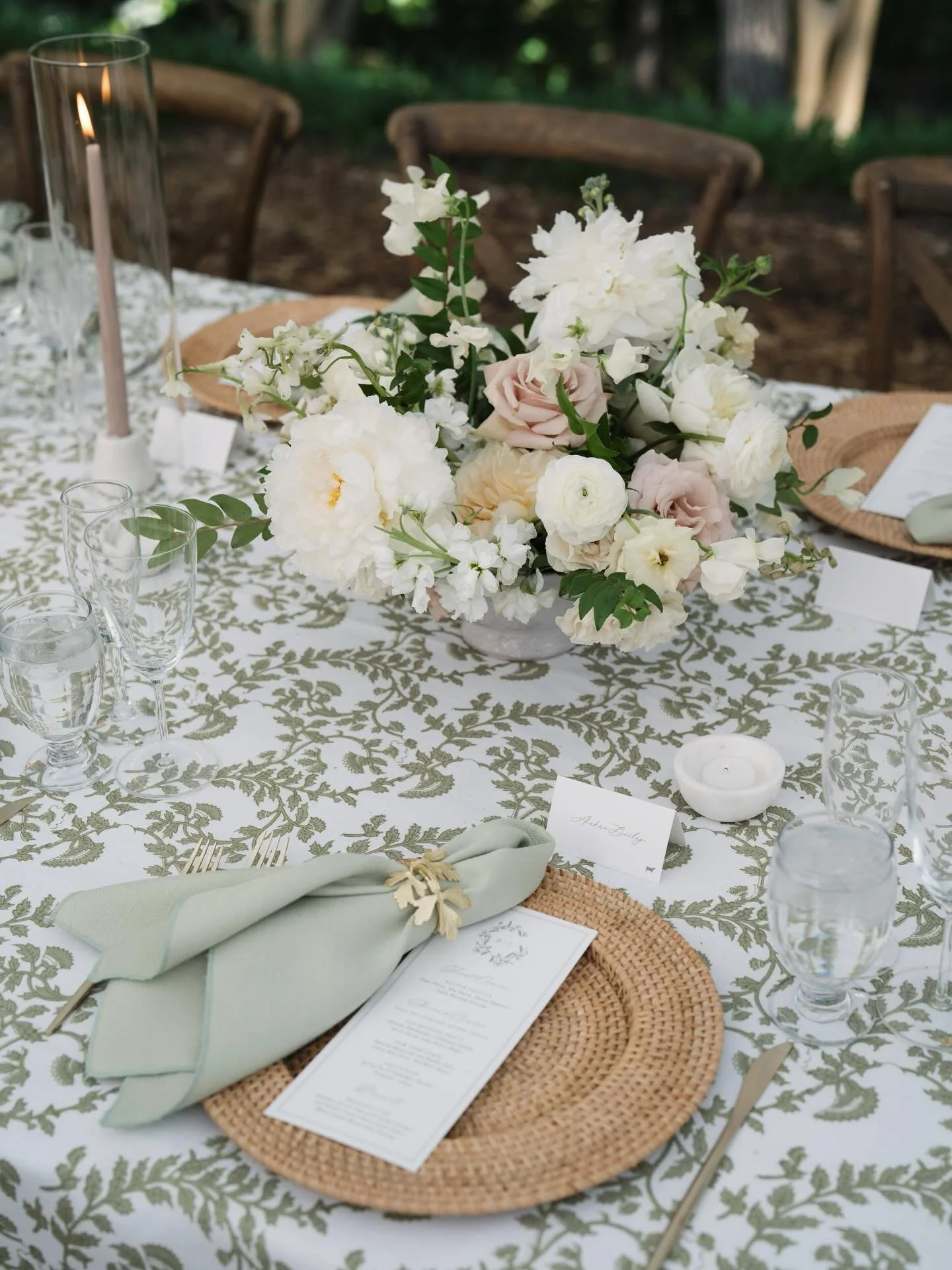 b+c the reception 🥂
.
.
.
.
.
.
venue: @thecliftonva 
photography: @ashley.p.cox 
florals: @tupelofloralco 
rentals: @argentevents 
stationery: @bettylupaperie