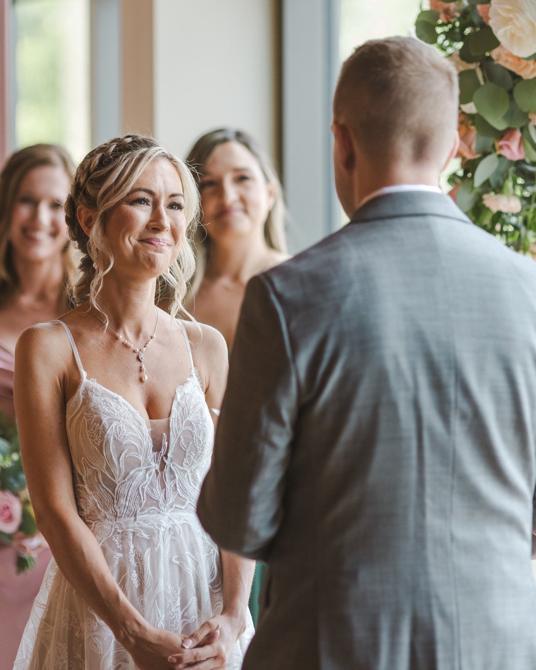 When everyone&rsquo;s eyes are on her&hellip;she only sees you. Let Fedora Media capture the magical moments at your upcoming wedding or event.

@arlingtonhotelparis
@riversedgeparis
@bridalboutiquecambridge
@kellyhastings_hair
@facesbynadeen

#Fedor