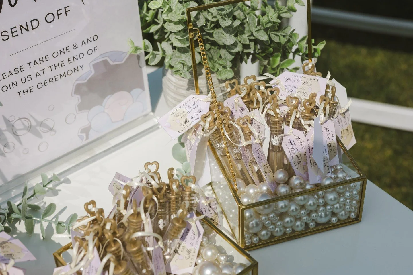 Bubbles aren&rsquo;t just for champagne, they&rsquo;re for unforgettable wedding exits too! Nothing says joy like a cloud of bubbles floating around as you celebrate love and laughter.

#FedoraMedia #WeddingPhotography #BubbleExit #WeddingFun #Happil