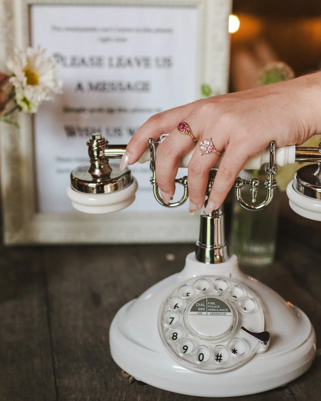 Today is all about the details! The ambiance and d&eacute;cor were absolutely unforgettable at this alpaca farm wedding in September. Every detail came together so beautifully, with warm textures, soft lighting, and a setting that felt straight out o