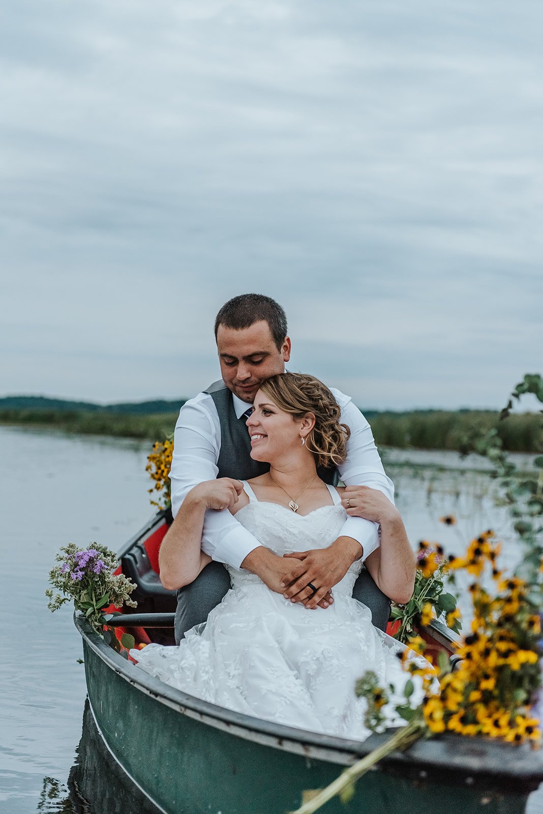 Nighttime wedding photoshoot in a canoe photo by Fedora Media.jpg