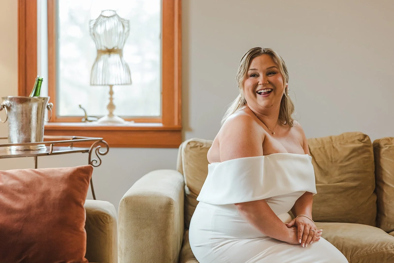 Candid Moment of Bride Sitting Fedora Media Cambridge Ontario Roseville Estate.jpg