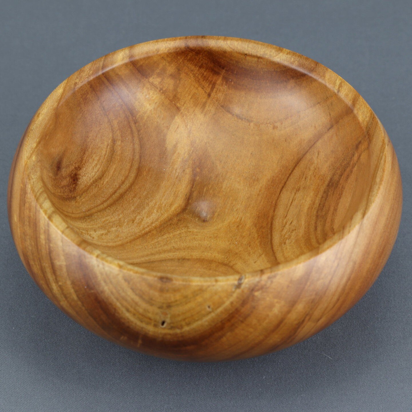 Unique Cherrywood Spinning Bowl | Support Your Spindle &amp; Enhance Your Craft

#ravelry #yarnspinning #handmade #cherrywood #woodturning #woodturner