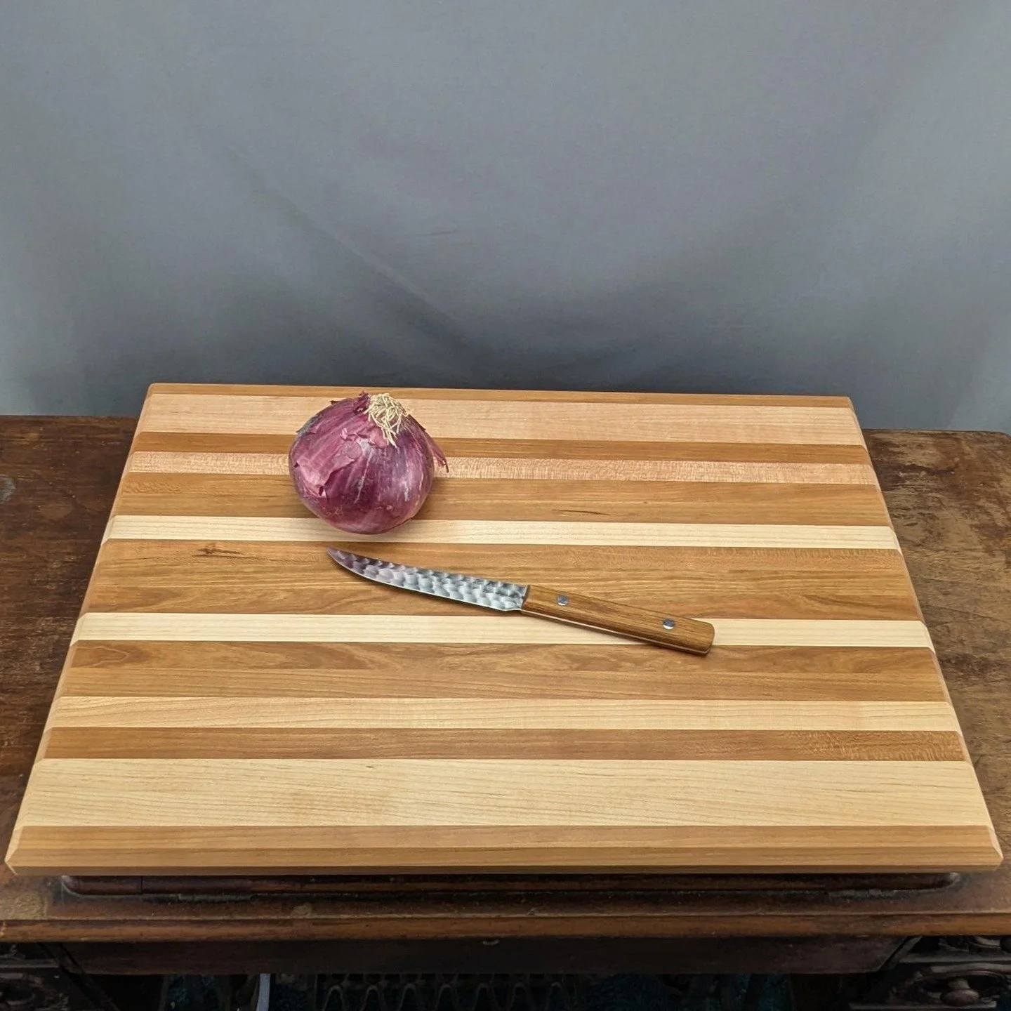 New drop! 🍒✨ Our Cherry &amp; Maple Edge Grain Cutting Boards are handmade for durability, beauty, and everyday use. Finished with food-safe oils and topped with silicone feet to keep things steady in the kitchen.
👉 Available now at Cordrick Creati