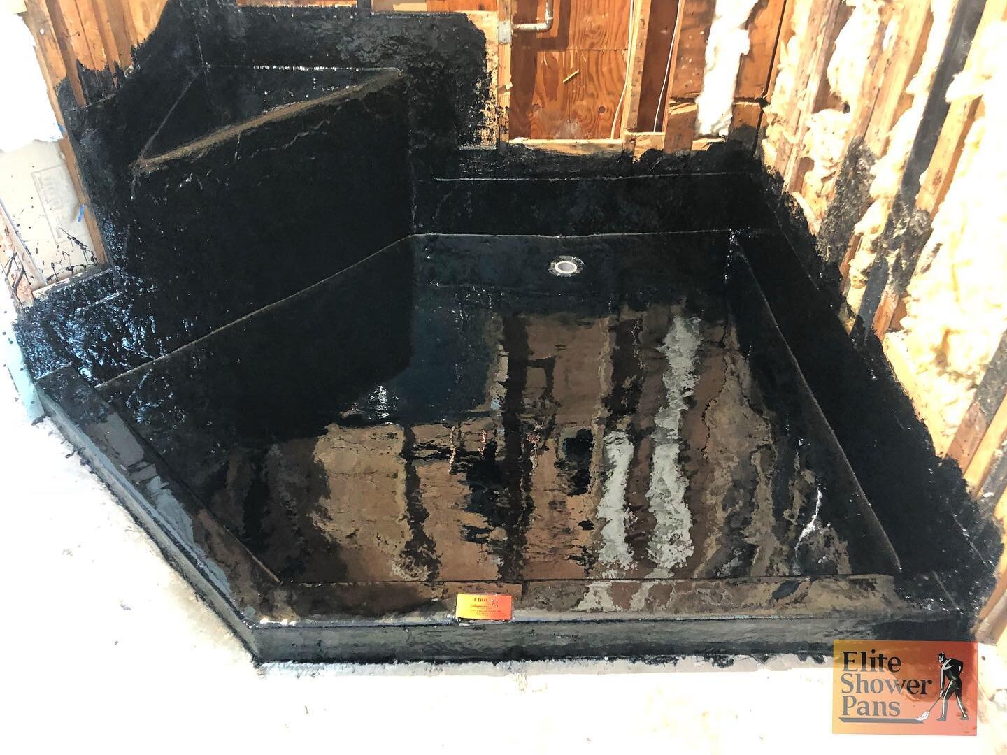 Any Shape Any Size. This a 7x6.5 Pentagon Shaped Shower Pan with Corner Seat Done Out in the @cityofnewportbeach 

&bull;
&bull;
&bull;
&bull;
&bull;
&bull;
&bull;
&bull;
&bull;
&bull;
&bull;
&bull;
&bull;
&bull;
&bull;
&bull;
#eliteshowerpans #hotmo