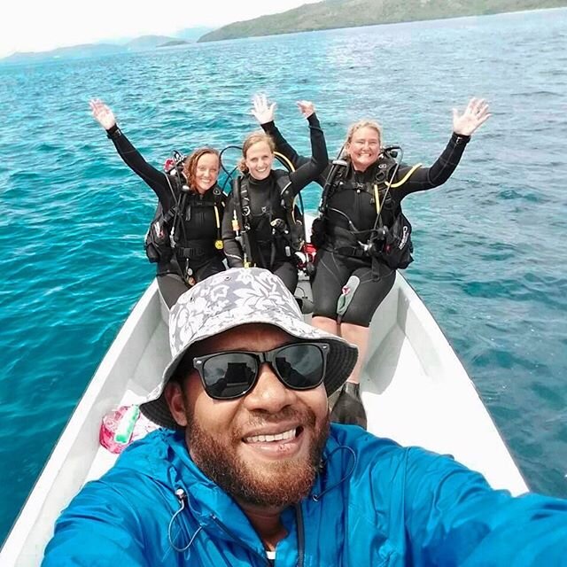 Another epic morning at our favorite dive spot, the Rainbow Reef 🌈! Conveniently located just 15 minutes from our shop we were able to dive all morning and still make it back for some lunch at @thedivecafefiji. 🔥😋🔥 .
.
.
#fiji #fijiislands #dive 