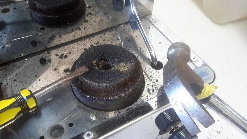 Cleaning the group itself is a matter of chiselling it off bit by bit using the screwdiver and the hammer.