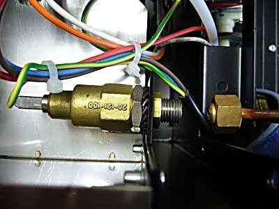 Undo the boiler connecting pipe (18mm spanner) then the locknut. Remove the steam valve from the machine.