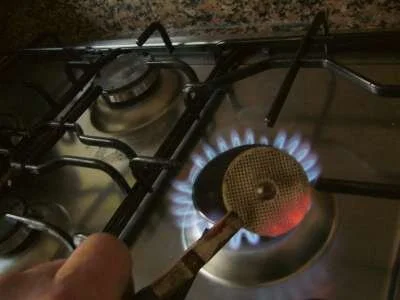 Sometimes the showerscreen is so dirty no amount of detergent or scrubbing will clean it. Heating it to red hot over a gas flame&nbsp;burns away the crud clogging the holes quickly and effectively.