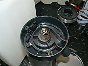 Bottom (rotor) burr, sweep arms and chute. The microswitch at top left stops the grinder running without the hopper.