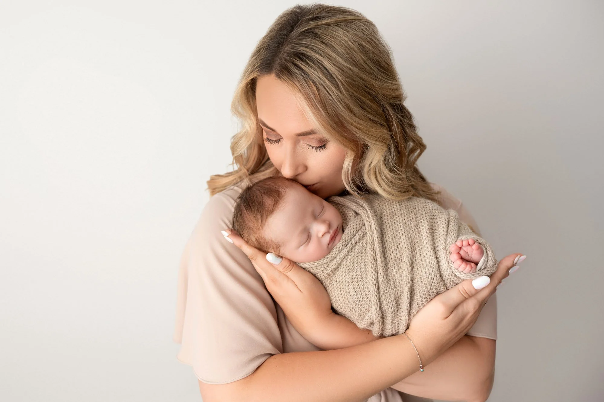 Newborn Family Photos | Pose Ideas for Parents &amp; Siblings