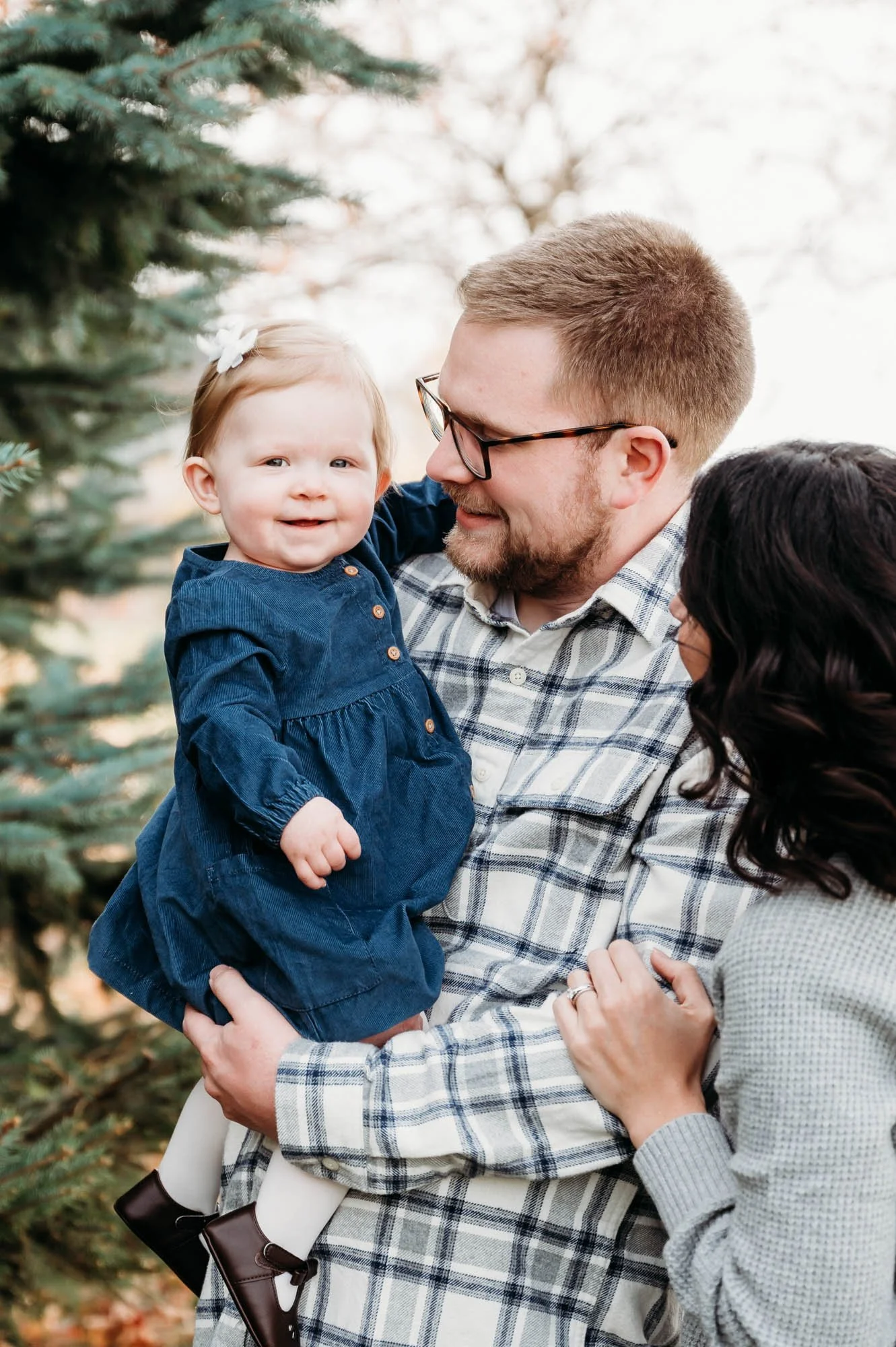 family-evergreen trees-indianapolis-fishers-photographer-3.jpg