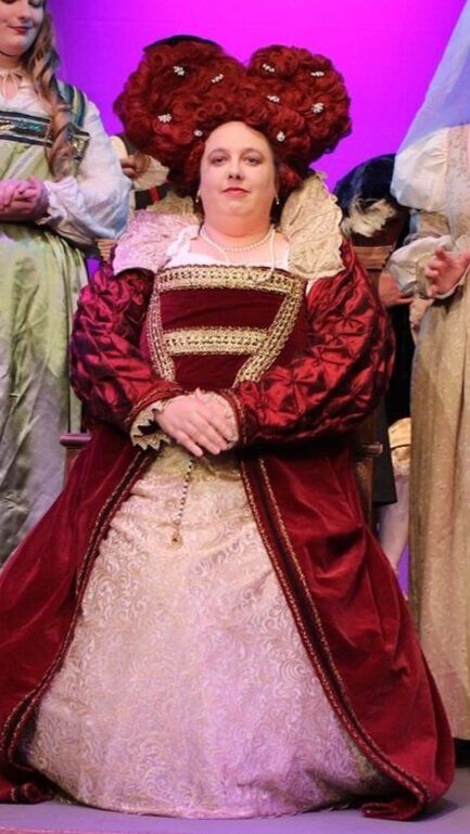 Elizabeth Lundquist as Queen Elizabeth I