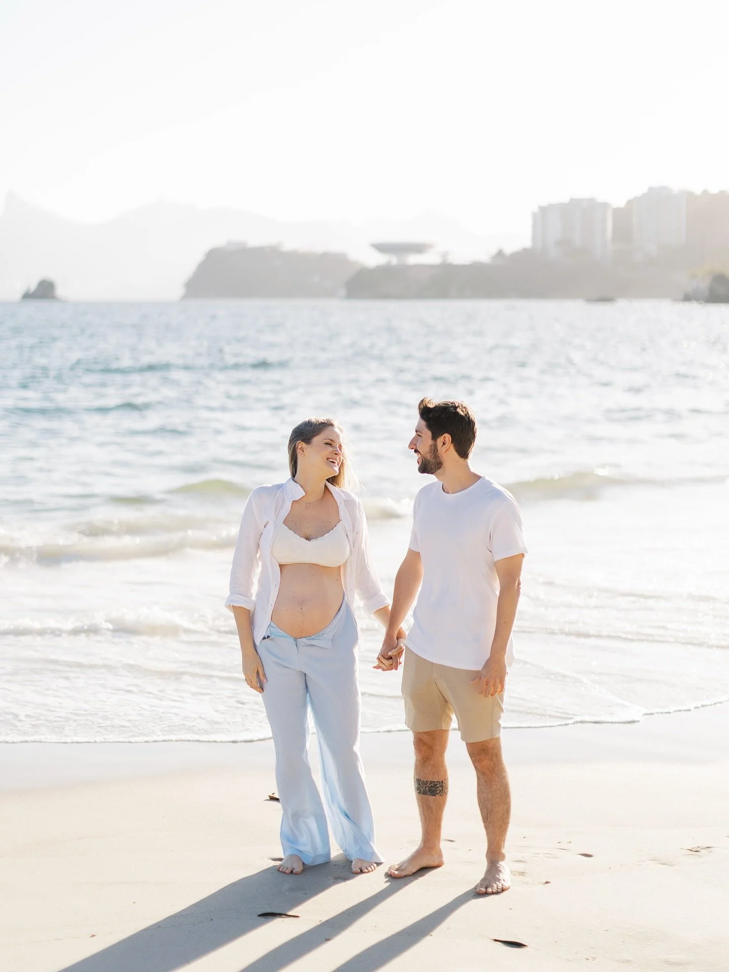 I got to photograph one of my best friend&rsquo;s maternity session at one of my favorite locations in Rio de Janeiro. Can&rsquo;t believe our boys will be around the same age 🥹