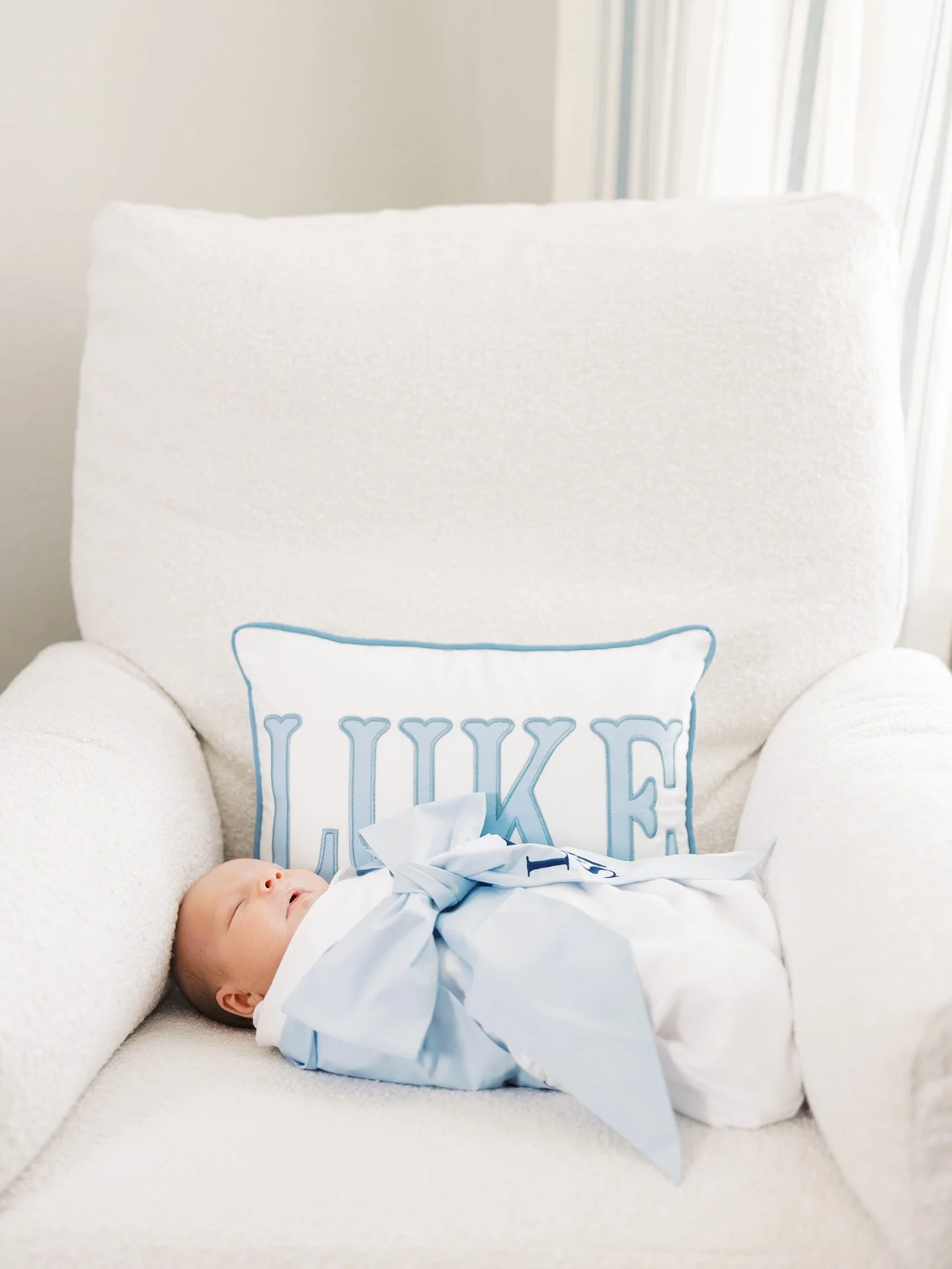 This month is being filled with a lot of newborn sessions! The cute chaos that new babies bring to their parent&rsquo;s life is unmatchable. Enjoy these moments because it truly goes by so fast 🤍