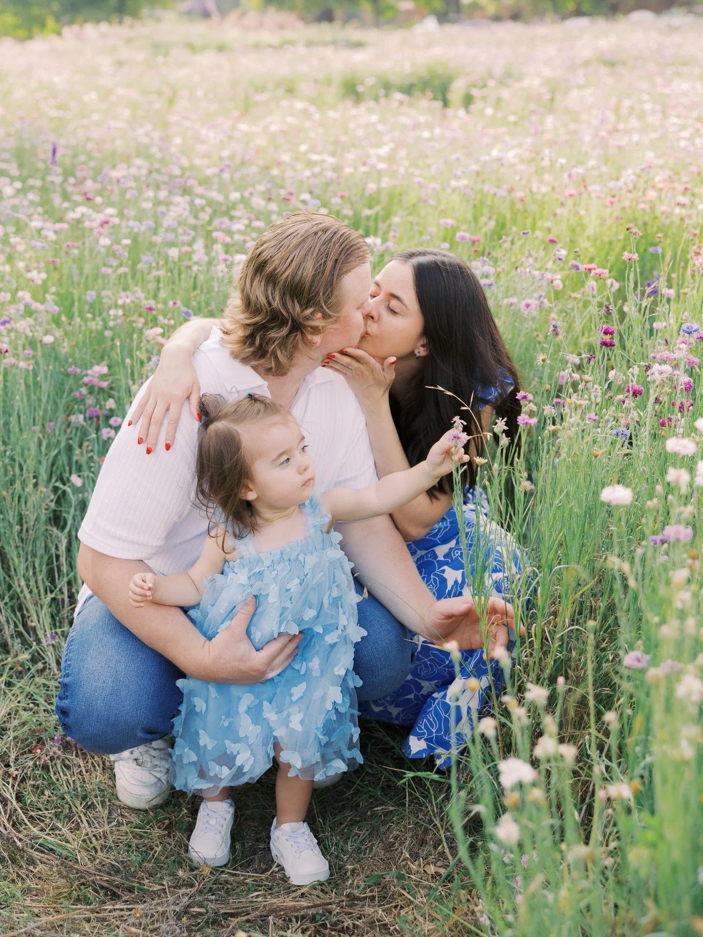 Spring is my favorite season 🌸🌷🪻 I can&rsquo;t wait to meet and photograph so many new and formers Bianca Harbison Photography families this season!

Wildflowers Mini Sessions are booking  fast and I&rsquo;ve decided to add more mini sessions date