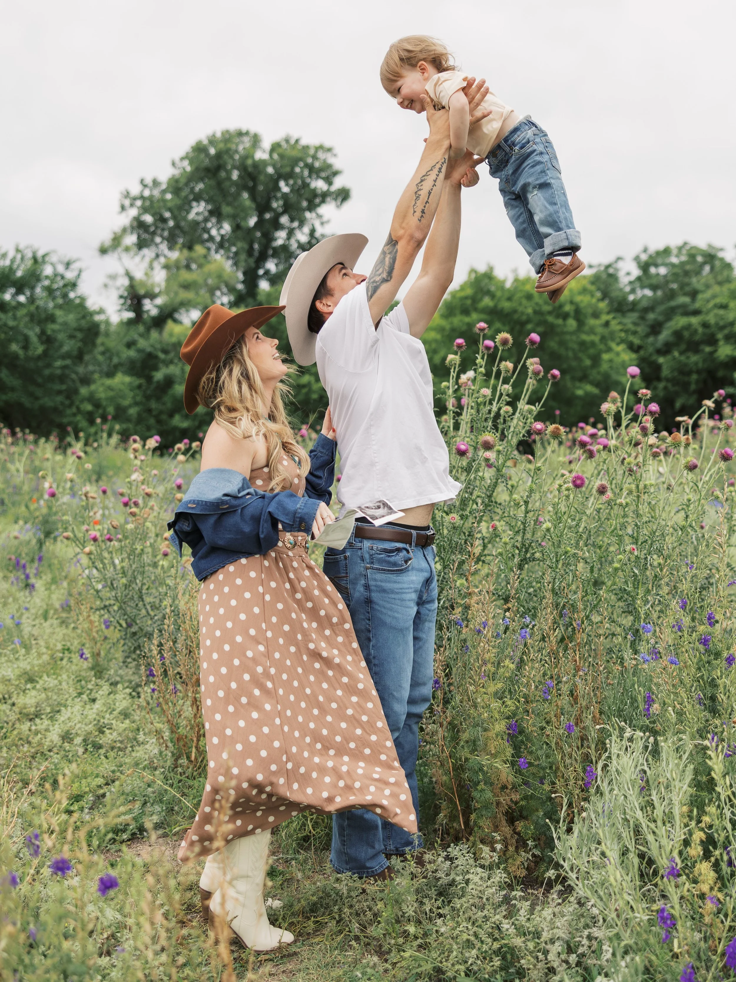 I had so many pregnancy announcement sessions in the last month and I just can&rsquo;t wait to share them all and meet the new babies soon 🥹