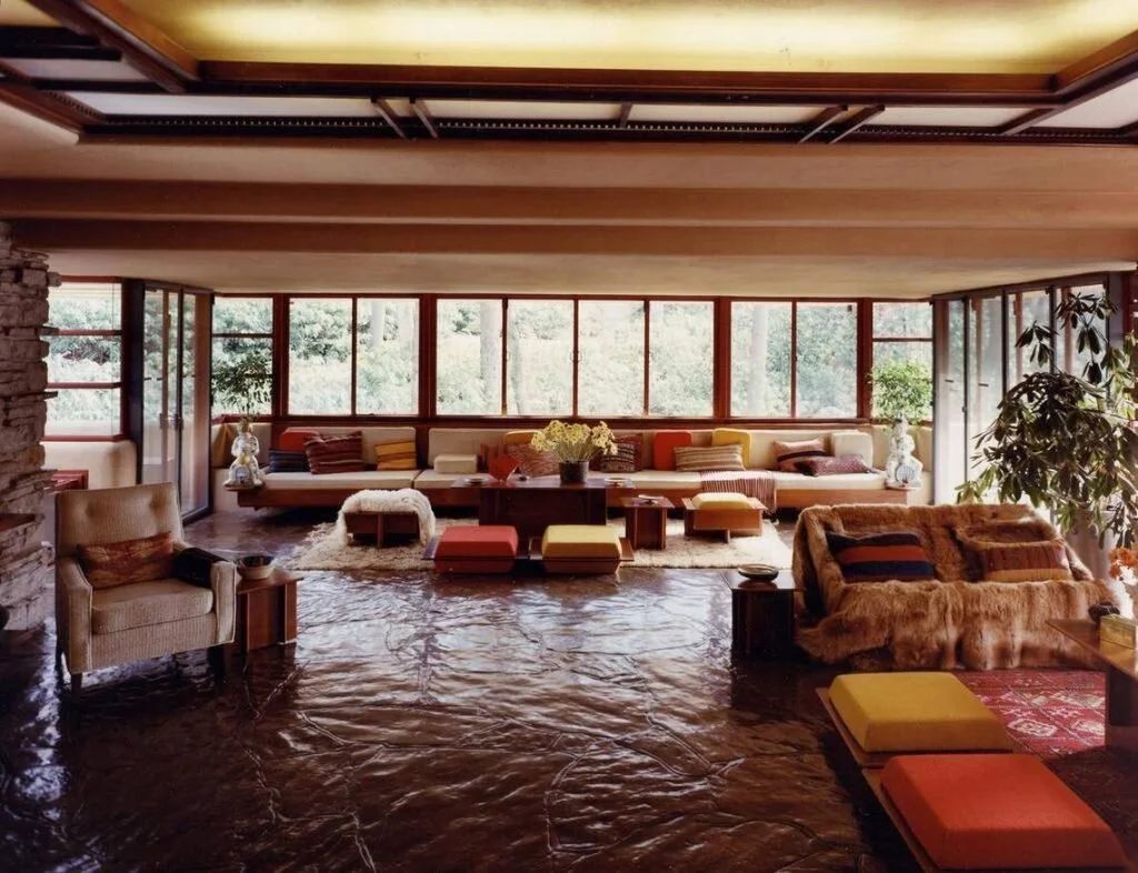 Studio Homes Beginners Guide to Mid Century Modern and its longevity of style : The Falling Water House by Frank Lloyd Wright, 1936 // Photographer unknown.