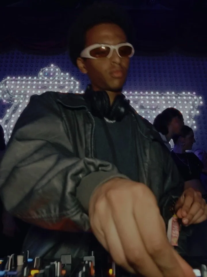 L&ouml;rdag 6 december 

@temry &auml;r tillbaka hos oss tillsammans med @bbygusi &amp; @sombadi.eu. F&ouml;rbered er p&aring; en st&ouml;kig kv&auml;ll i Lemon bar tillsammans med n&aring;gra av Europas b&auml;sta DJs! 01:00-04:00🍋

Be there or be 