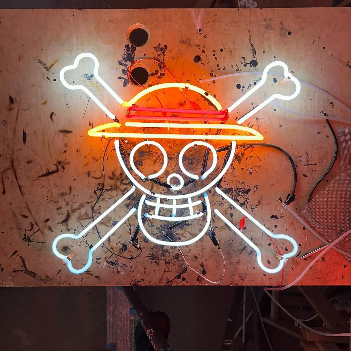 One Piece Neon 75 x 75 cm

Murano Glass, White powdered clear glass.

DM for sale inquiries.
#onepiece #twitch #twitchfr #stream #neon #anime #manga #neonart #craft #handmade #glass #glassart #paris #artisan #skills