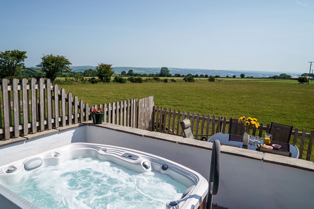 Cottages With Hot Tubs