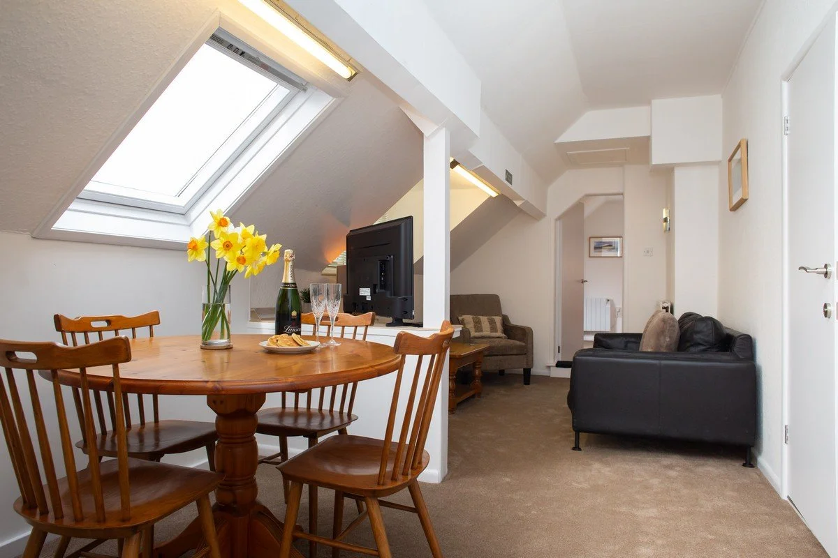 Pared Bach Gwbert Road Cardigan - Pembrokeshire Holiday Co 6.jpg