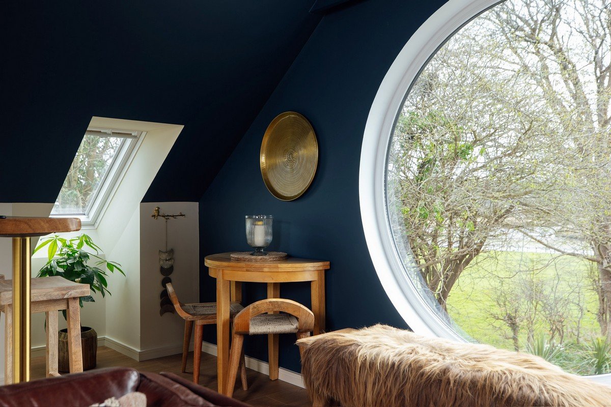 Seren Loft Fronteifi living room with large circle window - Pembrokeshire Holiday Co