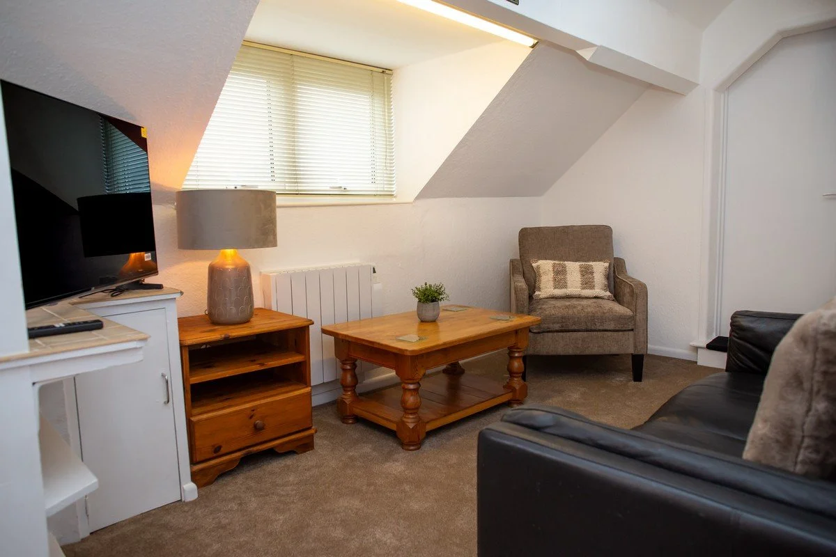 Pared Bach Gwbert Road Cardigan - Pembrokeshire Holiday Co 8.jpg