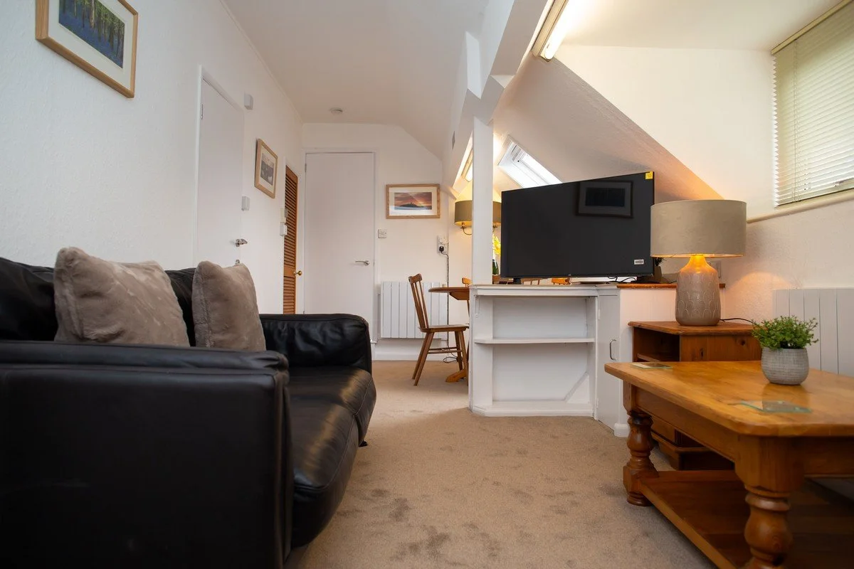 Pared Bach Gwbert Road Cardigan - Pembrokeshire Holiday Co 9.jpg