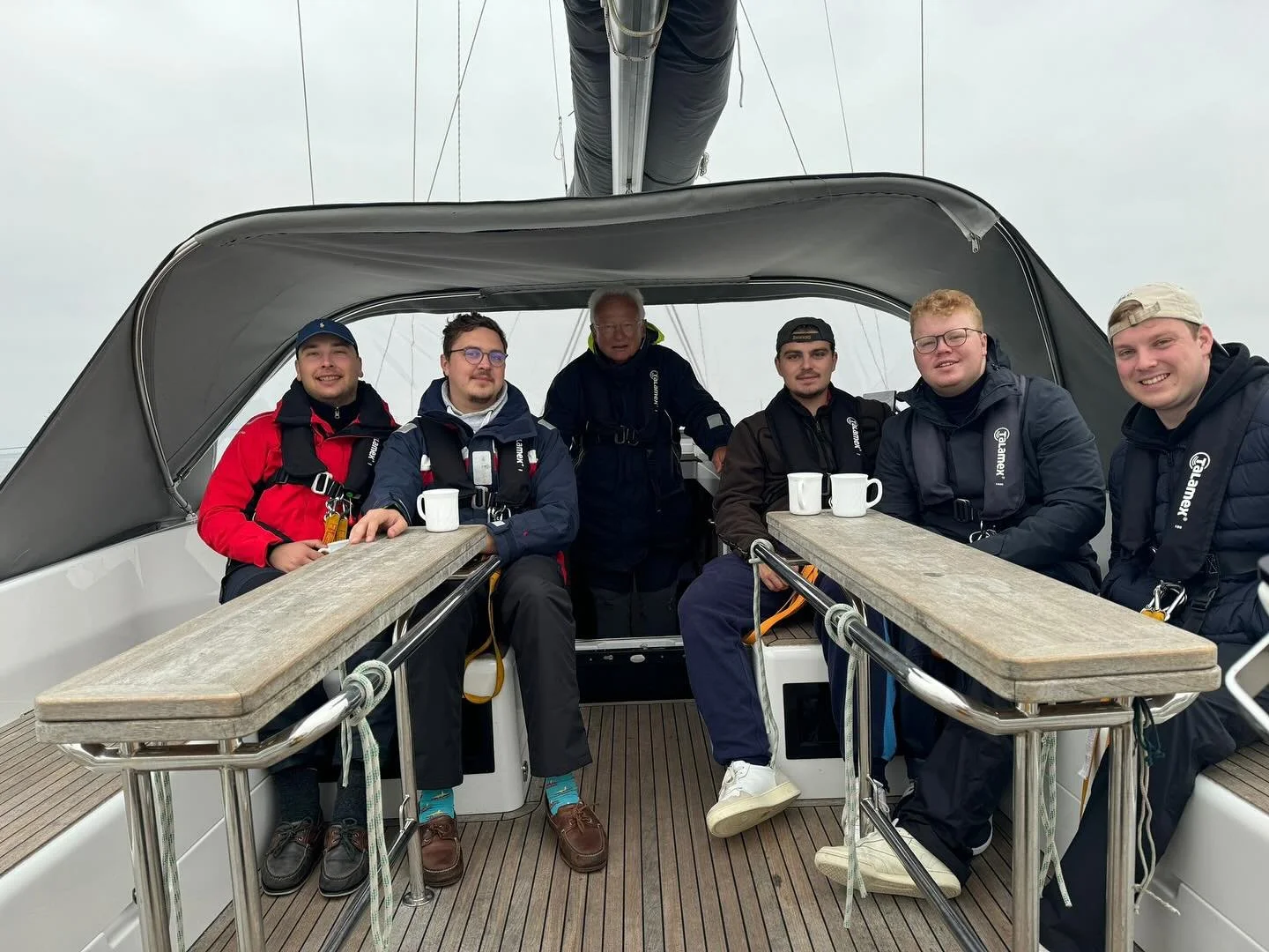 Vergangene Woche hie&szlig; es wieder &bdquo;Allzeit gute Fahrt und immer eine Handbreit Wasser unterm Kiel&ldquo; als wir uns zusammen mit unseren lieben Kartellbr&uuml;dern von @teuten1817 auf hohe See begaben. 
Von Gro&szlig;enbrode aus legten wir