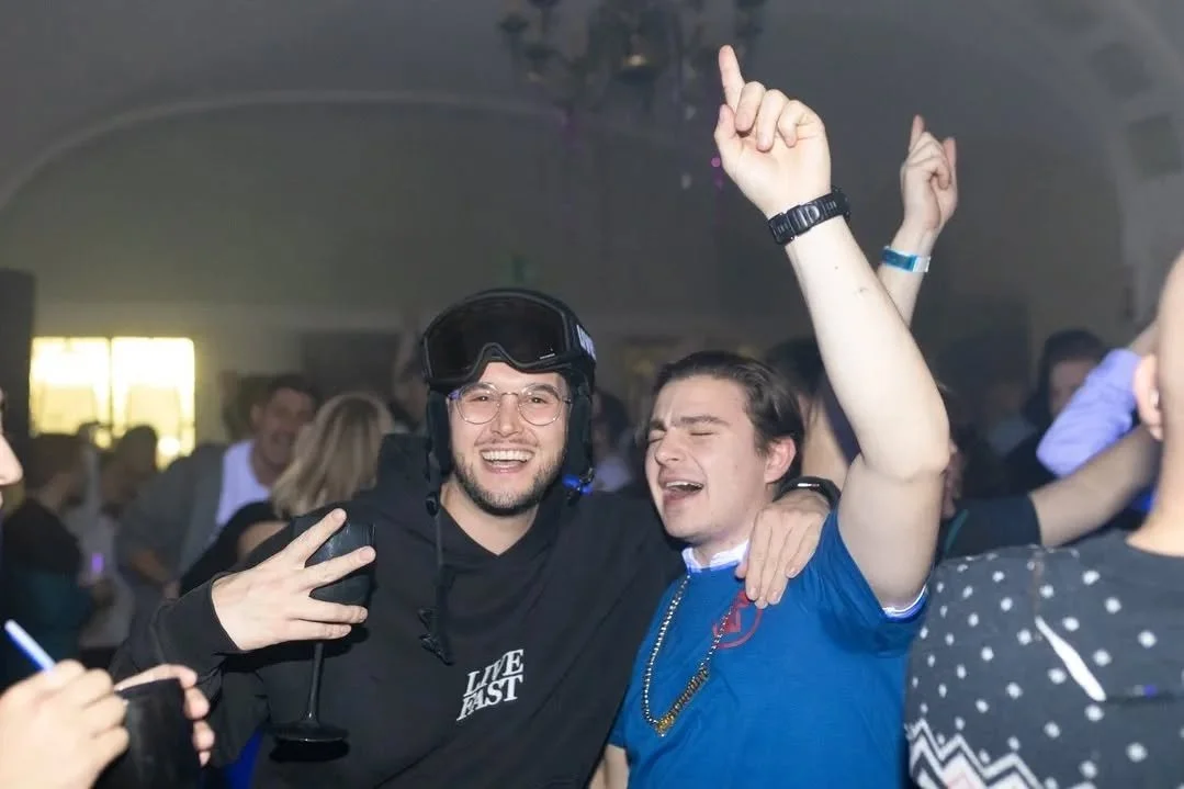Was eine geile Apr&egrave;s-Ski Party! Wir freuen uns euch demn&auml;chst wieder auf dem Haus zu sehen!

Gro&szlig;en Dank f&uuml;r die Mitarbeit @adv.eostarae
und vielen Dank f&uuml;r die geile Musik! @piusneunerdj