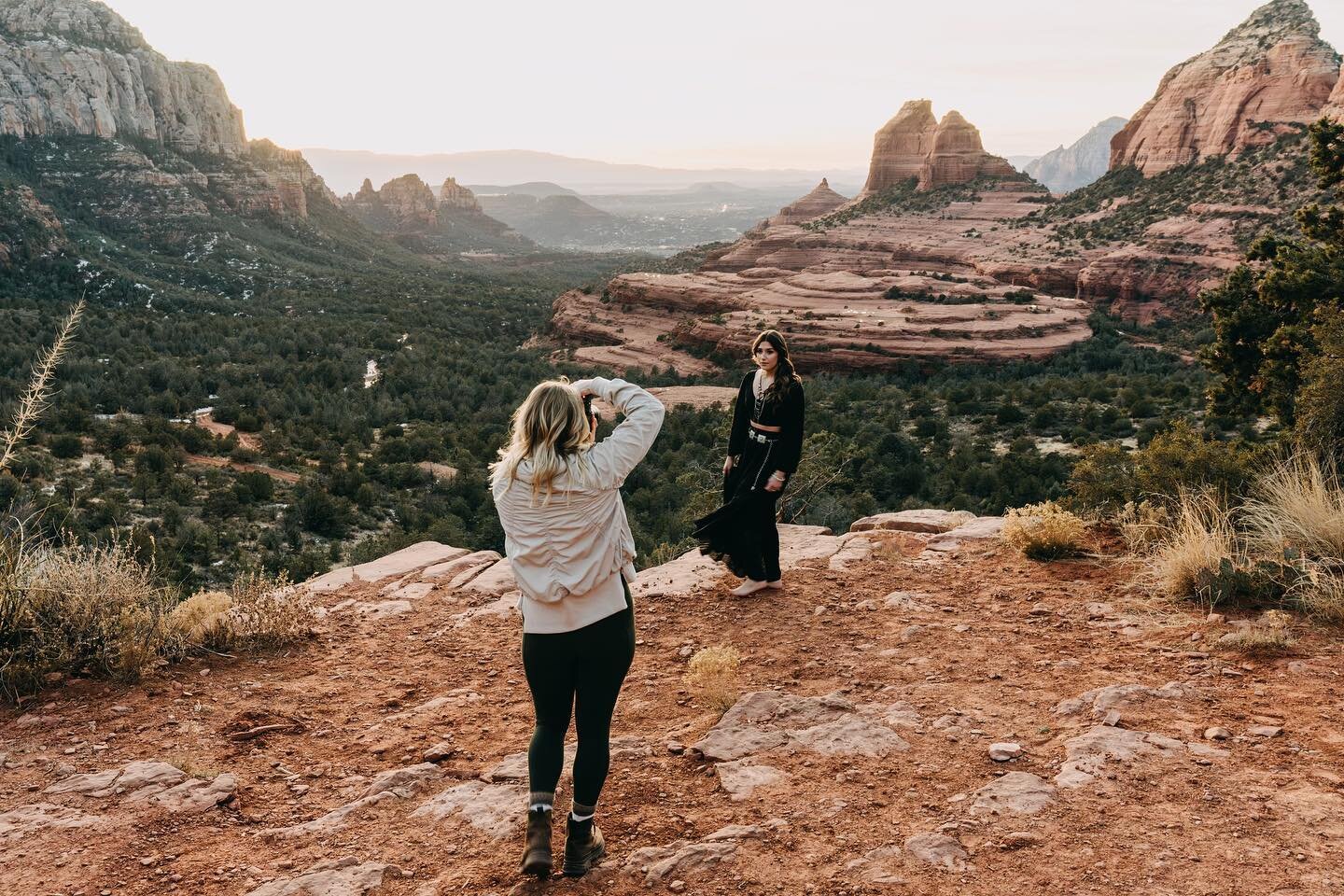 Here's a little BTS of me taking photos at a location that took 90 minutes of off-roading to get to. The views in Sedona are 🤌

📷: @justdaleit