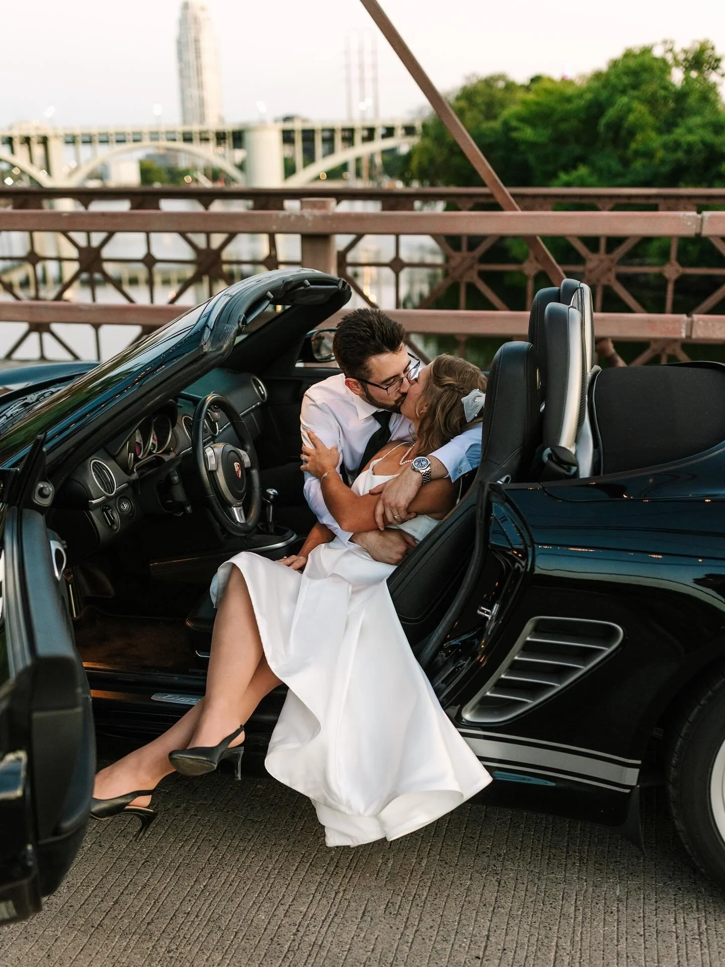 Evan + Ashlee 💍 
(PS thank you to @asterhousempls for letting us slip in for a few 📸)