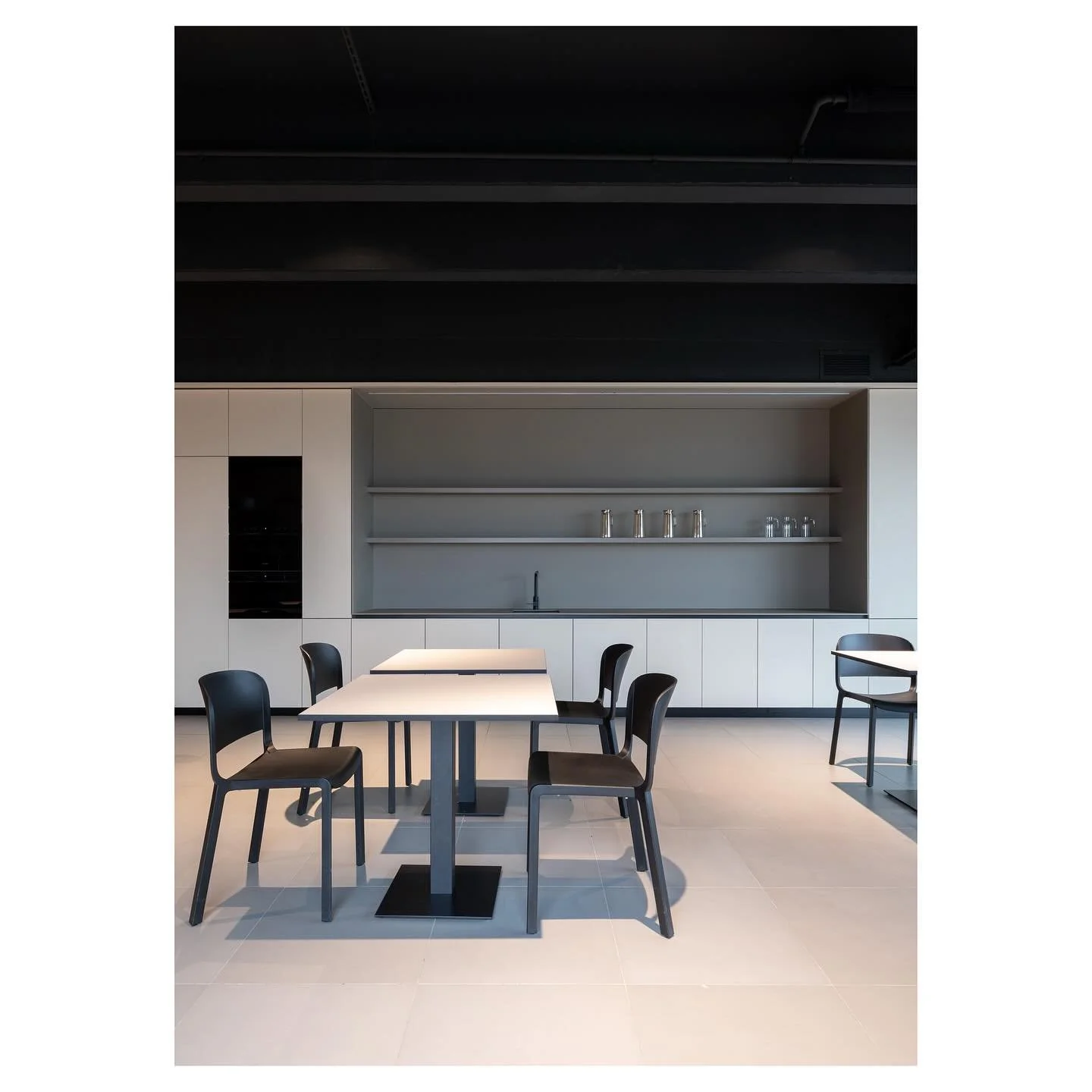 sorint.SEC headquarters, osio
project daniele quadri + @ar.pa_ 
.
.
.
#stefanotacchinardi #photography #fotografia #canon #canonitalia #architecturephotography #architecture #architettura #archdaily #archilovers #architecturelovers #architectureporn 