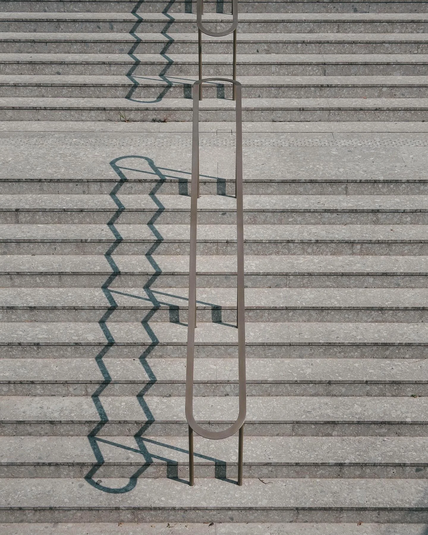 centro piacentiniano / ombre. forme regolari che diventano pattern geometrici. linee dritte che si piegano sui volumi. ombra propria (modifica il soggetto). ombra portata (modifica il luogo). cambia sempre, &egrave; sempre una novit&agrave;.
.
.
.
#s