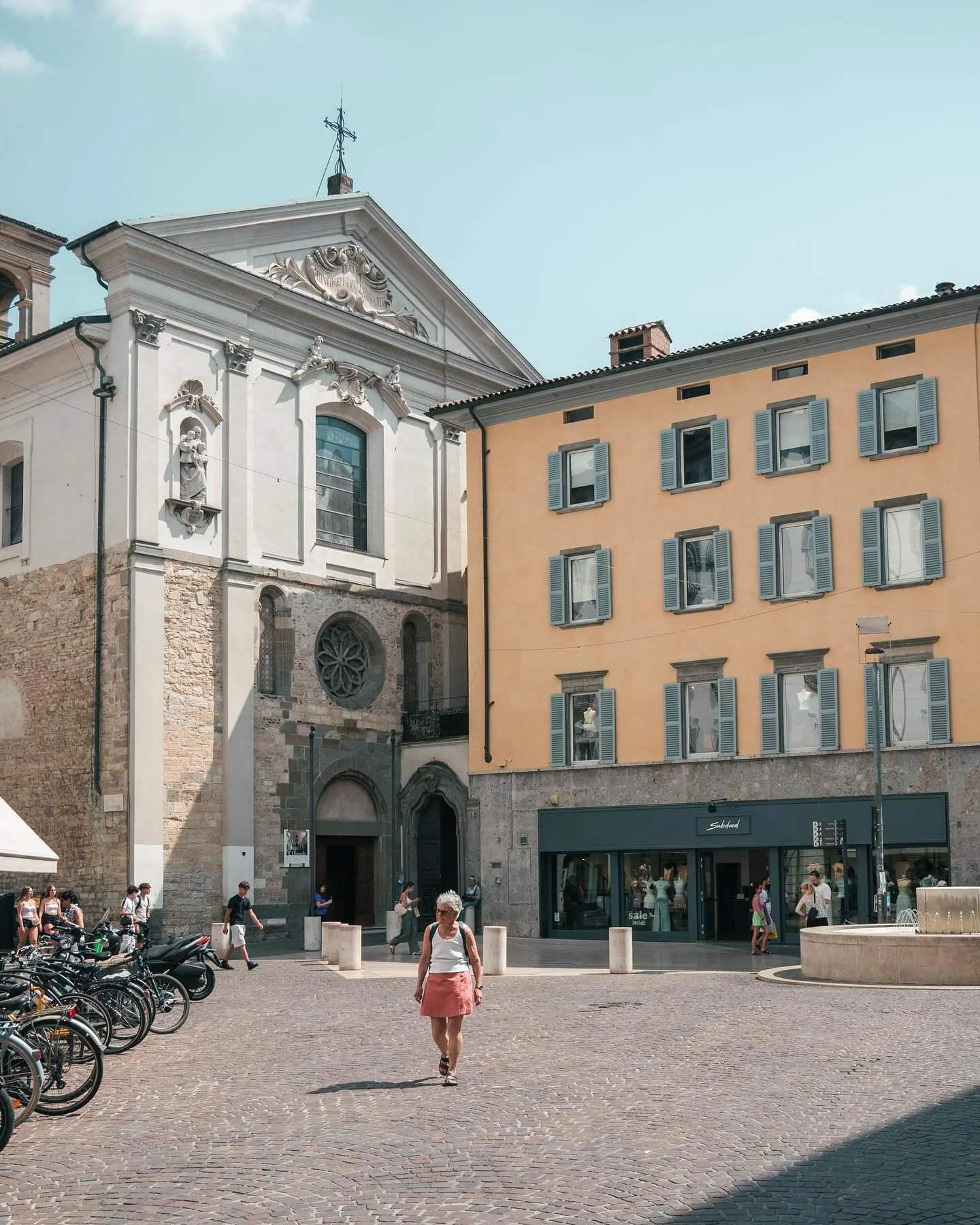 san leonardo / capita che passeggiando in una via che si conosce ci si concentri su qualcosa su cui non ci si &egrave; mai soffermati. un edificio. un dettaglio. un istante. ed ecco che quello che si pensa di conoscere diventa novit&agrave;.
.
.
.
#s