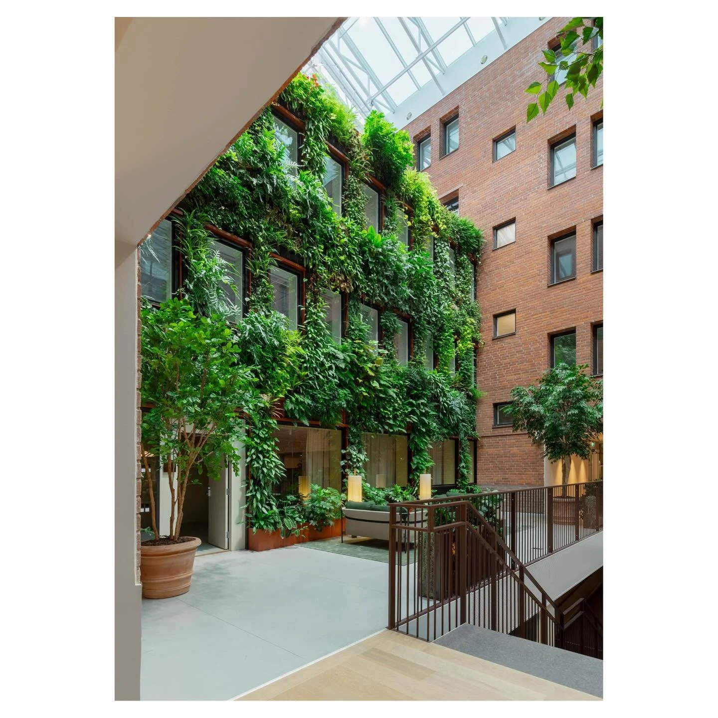 greenhouse solna strand, stokholm
greenworks sweden for humleg&aring;rden
shooting for @greenworks_sweden 
.
.
.
#stefanotacchinardi #photography #fotografia #canon #canonitalia #architecturephotography #architecture #architettura #archdaily #archilo