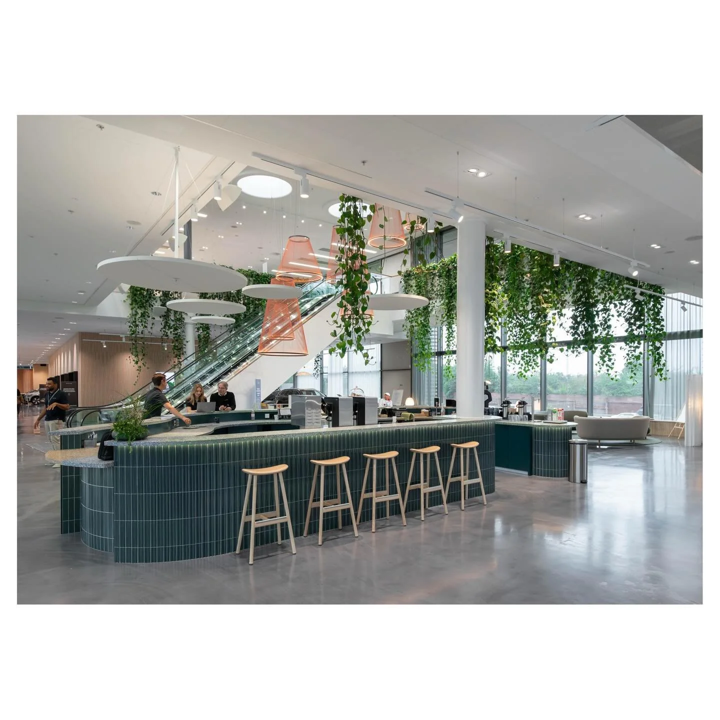 kista volvo cars showroom, stockholm
for @hasselbyblommor 
.
.
.
@volvocarse @wingardhs_ #stefanotacchinardi #photography #fotografia #architecture #architettura