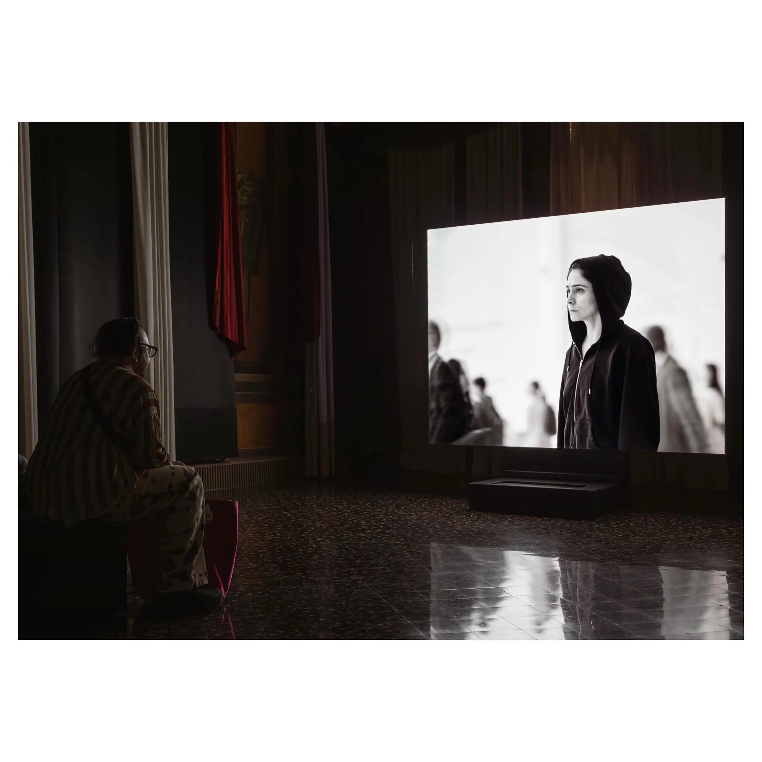 Shirin Neshat. Do U Dare!
Palazzo Marin, Venezia
.
di @genesi_arte_diritti_umani 
a cura di @ilariabernardi_
con @bartolomeo.pietromarchi 
visual @2f.studio_federicafaleschini 
.
.
.
@shirin__neshat @palazzo.marin.venezia 
#stefanotacchinardi #photog