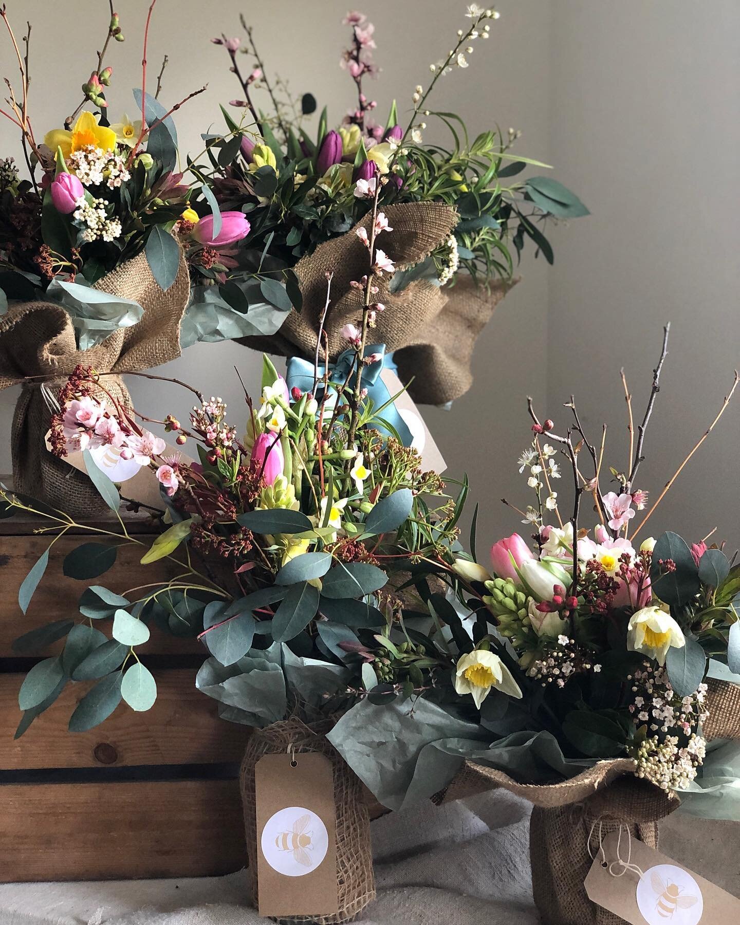 Mother&rsquo;s Day delivered.. with a little help from some flower loving friends.. #beehavenflowers #pigpenflowers #gardengathered #beefriendlyblooms #britishflowersmarch