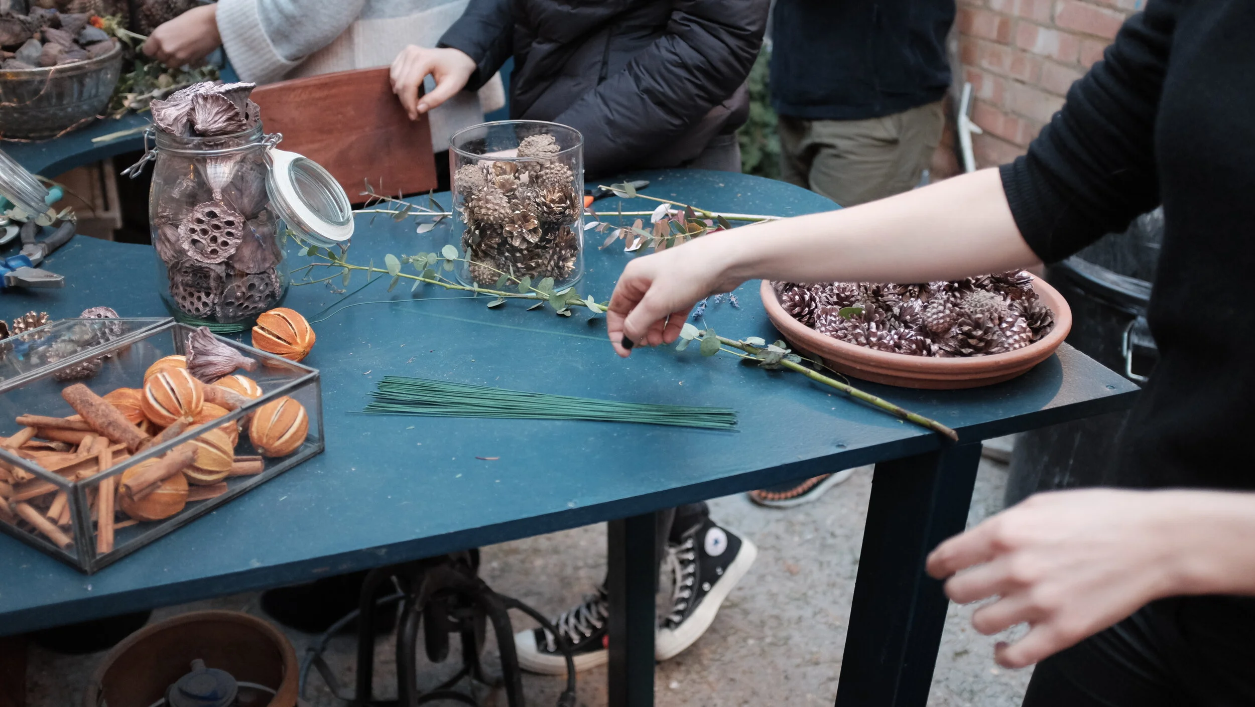 Cutterupper studio wreath making DSCF2811.JPG