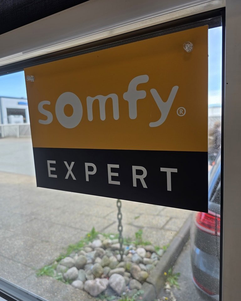 @somfy_sweden anordnar en utbildning som ger varje deltagare r&auml;tten att kalla sig Somfy Expert. 

Du kan lita p&aring; att vi har g&aring;tt utbildningen✅️

Vi s&auml;kerst&auml;ller alltid att ha de senaste utbildningarna och uppdaterade certif