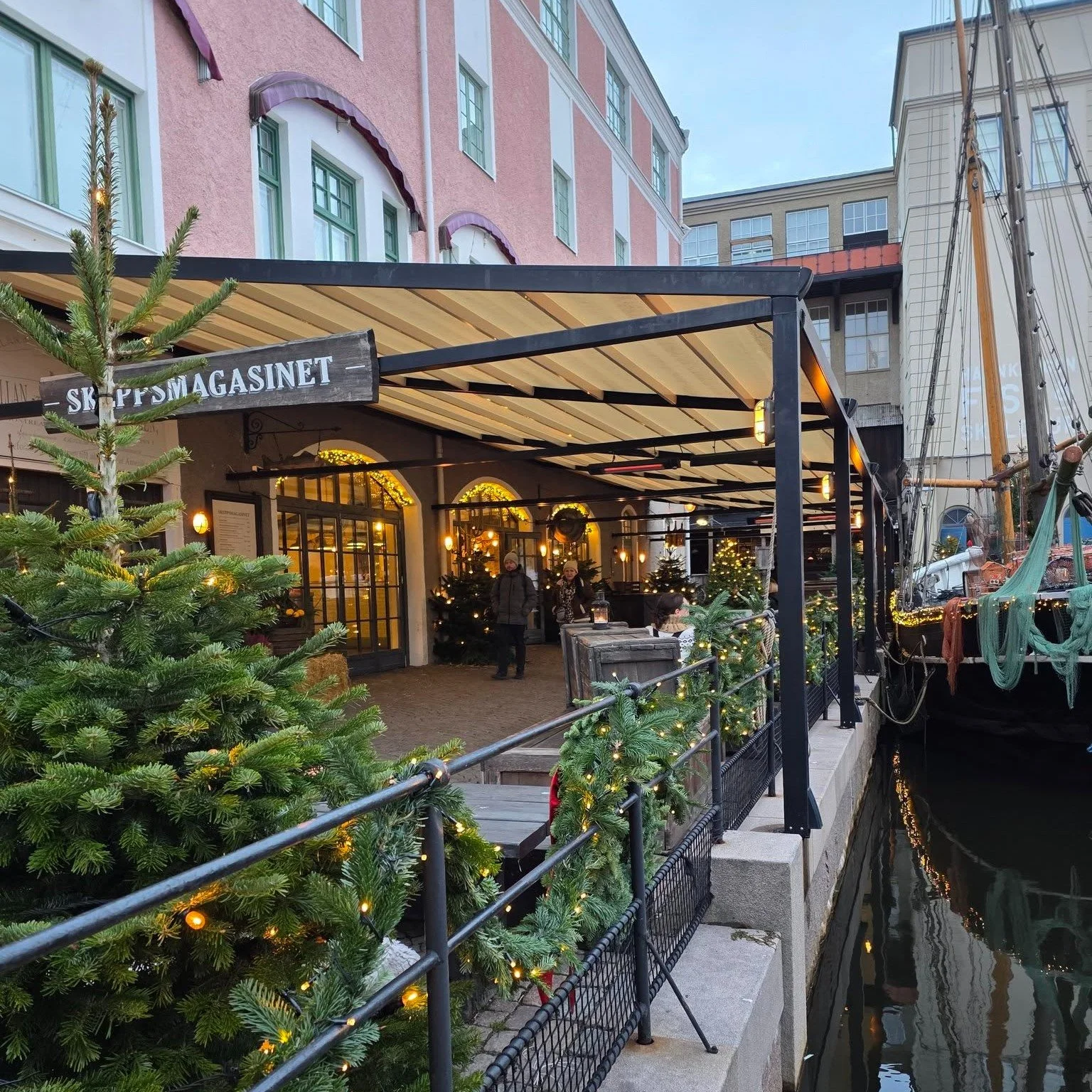 En &aring;terblick till ett montage vi gjorde &aring;t Liseberg p&aring; deras restaurang Skeppsmagasinet f&ouml;r ett g&auml;ng &aring;r sedan. 

Ett projekt som kr&auml;vde bra planering d&aring; vi enbart kunde arbeta natt i tv&aring; olika montag