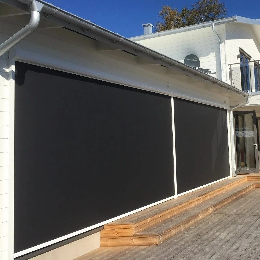 Beh&aring;ll utsikten &ndash; stoppa v&auml;rmen!

Vertikalmarkis = mindre v&auml;rme och bl&auml;ndning ☀️
Vi hj&auml;lper dig hela v&auml;gen &ndash; fr&aring;n r&aring;dgivning till montering och service.

Ring oss s&aring; tar vi fram en offert.
