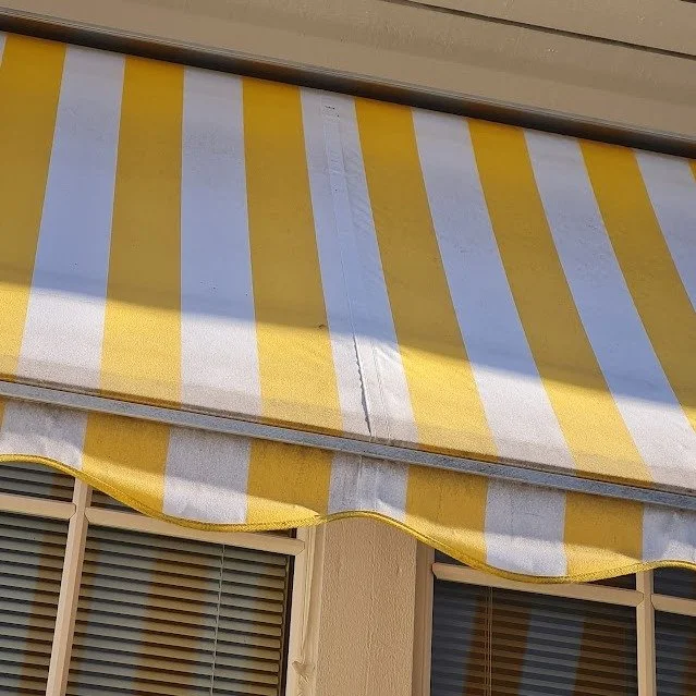 F&ouml;rnya din markis &ndash; byt bara v&auml;ven ✨

Det &auml;r oftast v&auml;ven som slits &ndash; stativet h&aring;ller mycket l&auml;ngre.

Med ett enkelt v&auml;vbyte f&aring;r du en markis som k&auml;nns helt ny och g&ouml;r ett smart val f&ou