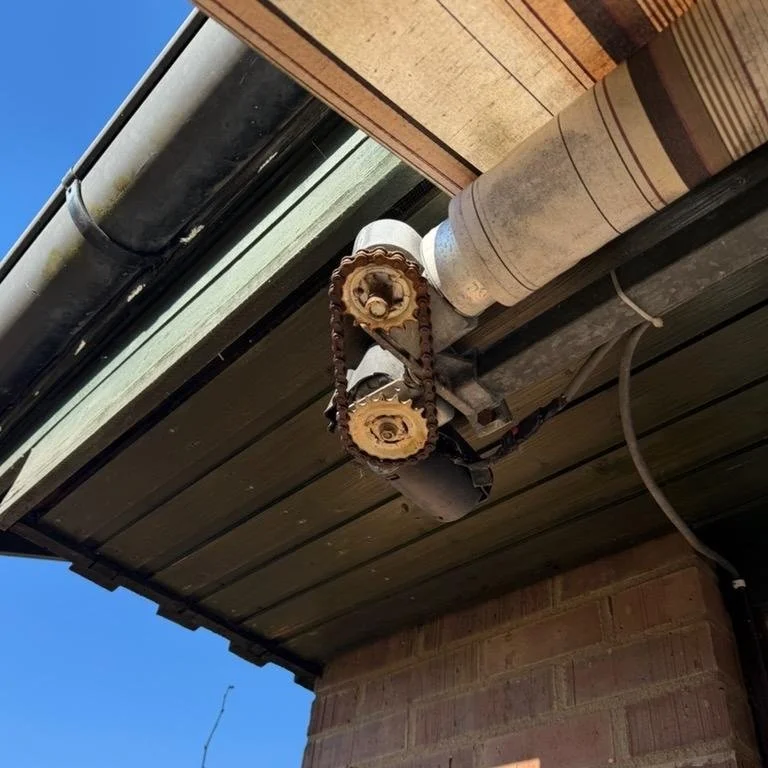 Kreativt? Ja. ⚙️
H&aring;llbart? Nja. 🤔

Vi tror p&aring; riktiga produkter och genomt&auml;nkta l&ouml;sningar &ndash; inte hemmabyggen. 
Det &auml;r s&aring; vi s&auml;kerst&auml;ller bra och l&aring;ngsiktiga resultat, varje g&aring;ng. 🔧✅

#mar