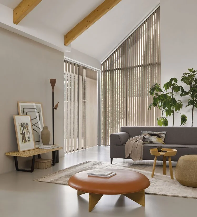 Lamellgardin måttanpassad för snedfönster – skräddarsydd lösning för svåra fönsterformer.